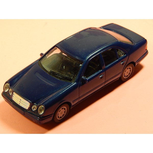 Coche Modelo MERCEDES CLASE E W210 Vehiculo en miniatura de colección Vintage Automovil a escala