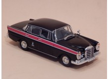 Coche Modelo MERCEDES BENZ 220 SE TAXI Vehiculo en miniatura de colección Vintage Automovil a escala